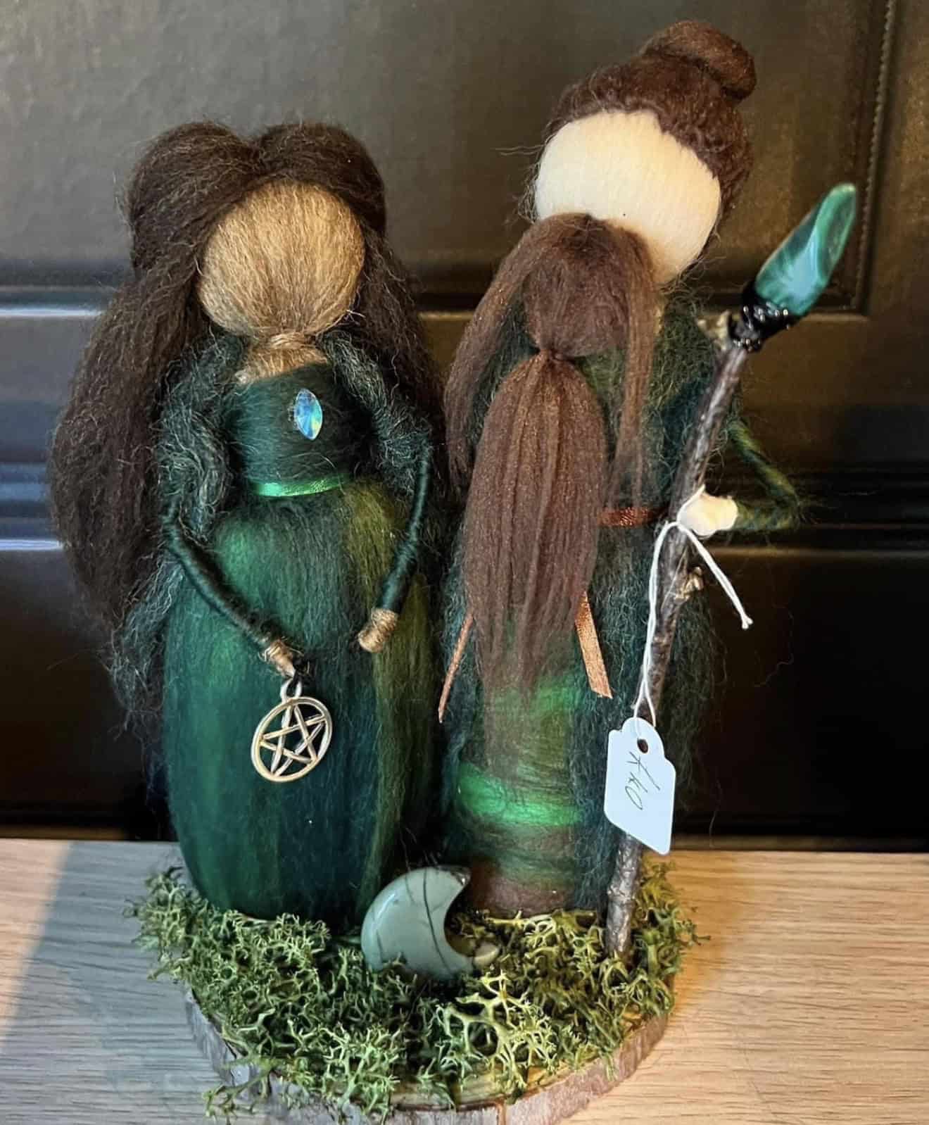 Enchanting handmade witch dolls with detailed robes, pentagram pendant, and staff, perfect for spiritual or Halloween decor. Crafted with natural fibers and vibrant green accents.